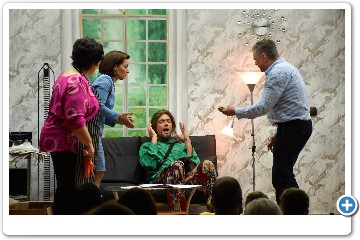 Der Makler rennt wieder hinaus und klingelt erneut Sturm: Wieder heftige Panik beim Künstler!