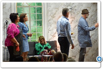 "Könned Sie vielleicht mit der saudumme Bimmelei ufhöre?"