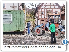 Jetzt kommt der Container an den Haken ...