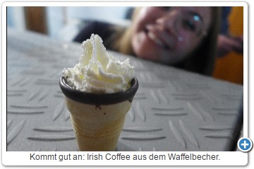 Kommt gut an: Irish Coffee aus dem Waffelbecher.