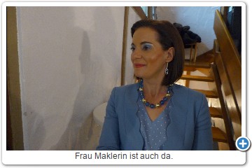 Frau Maklerin ist auch da.