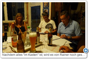 Nachdem alles "im Kasten" ist, wird es von Rainer noch geschnitten und in Szenen aufgeteilt, so dass jeder, das was er braucht, zum Lernen auf sein Handy spielen kann.