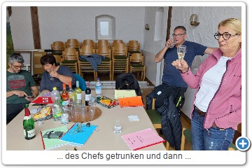 ... des Chefs getrunken und dann ...